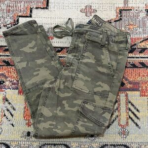 American Eagle Outfitters Olive Camo Cargo Jeggings Crop